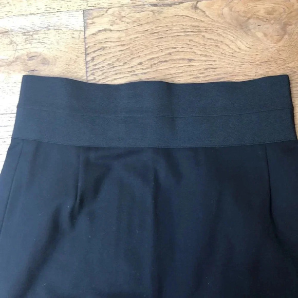 Carlisle Lined Straight Skirt.  Size 10 - Picture 2 of 6